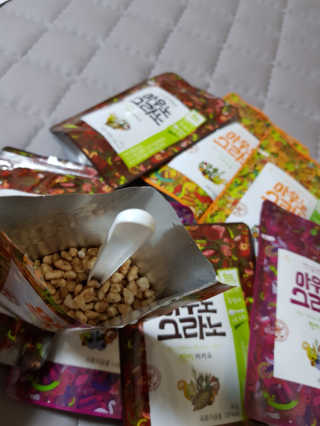 아우노그라노 오리지날, 진짜 베리, 진짜 카카오 — 5점을 준 리뷰어가 2018년 7월 올린 사용 사진