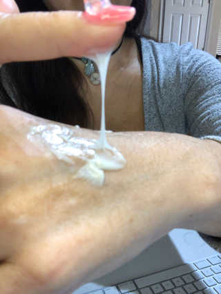 프리미어룩 실크 리프팅 아이 앤 넥 크림 — 3.5점을 준 리뷰어가 2020년 1월 올린 사용 사진