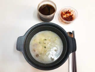 [풀무원] 사골곰탕국밥 황태해장국밥 — 5점을 준 리뷰어가 2018년 6월 올린 사용 사진
