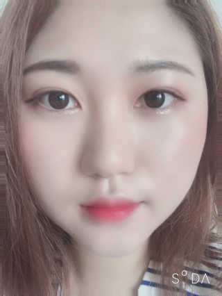 [블랙루즈] 펄블리 아이 글리터 4종 중 택 1 — 5점을 준 리뷰어가 2019년 8월 올린 사용 사진