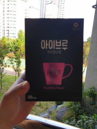한국맥널티 아이브루 헤이즐넛향 100T — 5점을 준 리뷰어가 2019년 10월 올린 사용 사진