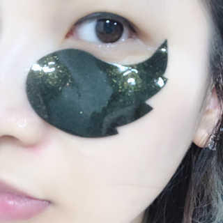 푸츄푸츄 Real repair skin cell premium patch — 2.5점을 준 리뷰어가 2018년 11월 올린 사용 사진