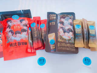 한국야쿠르트 콜드브루, 핫브루 액상스틱 BTS 일러스트 — 5점을 준 리뷰어가 2018년 11월 올린 사용 사진