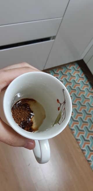 한국맥널티 아이브루 헤이즐넛향 100T — 5점을 준 리뷰어가 2019년 11월 올린 사용 사진