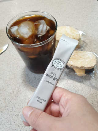 [하우투잇] 뤼에르 쿠르브 블랙 10ml x 30포 총 300ml — 5점을 준 리뷰어가 2020년 3월 올린 사용 사진