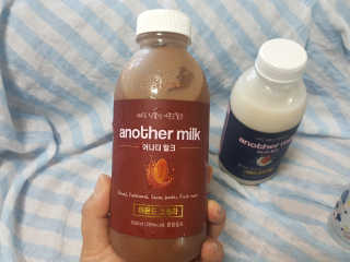 식사대용 아몬드밀크 어나더밀크 500ml X 2병 — 5점을 준 리뷰어가 2018년 9월 올린 사용 사진