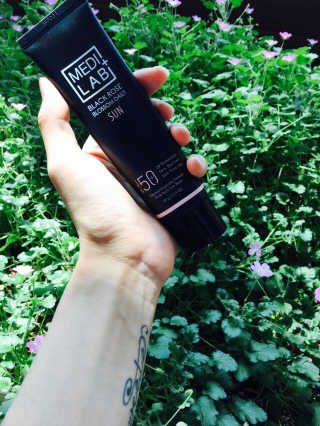 데이셀코스메틱 메디 랩 블랙로즈 블로썸 데일리 선 60g — 3.67점을 준 리뷰어가 2017년 6월 올린 사용 사진