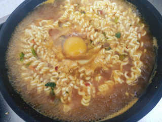 라면 그대로가 제일 맛있는 더엄마라면 — 5점을 준 리뷰어가 2019년 6월 올린 사용 사진