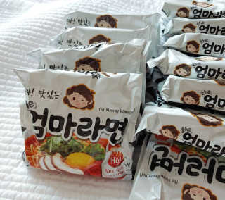 라면 그대로가 제일 맛있는 더엄마라면 — 4.5점을 준 리뷰어가 2019년 7월 올린 사용 사진