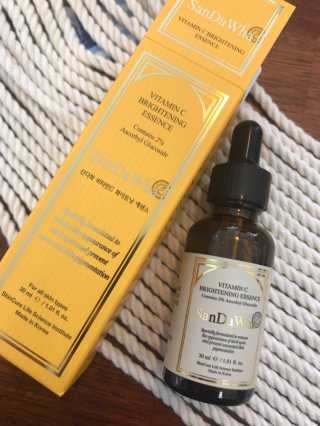 [스킨큐어] 산다화 비타민C 화이트닝 에센스 30ml — 4점을 준 리뷰어가 2019년 6월 올린 사용 사진