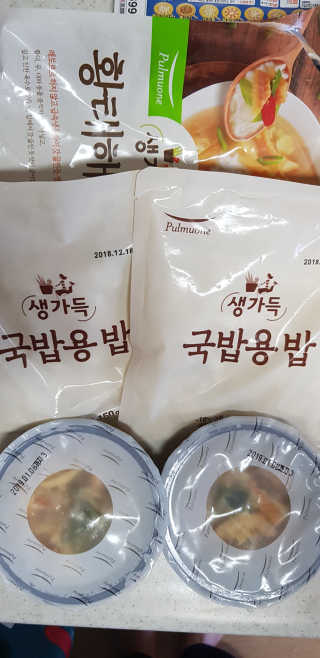 [풀무원] 사골곰탕국밥 황태해장국밥 — 4.83점을 준 리뷰어가 2018년 6월 올린 사용 사진