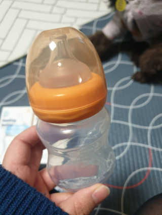 유비맘 신생아젖병 120ml 트리플팩_ 젖꼭지 포함 — 4점을 준 리뷰어가 2020년 2월 올린 사용 사진