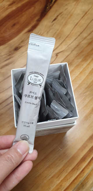 [하우투잇] 뤼에르 쿠르브 블랙 10ml x 30포 총 300ml — 5점을 준 리뷰어가 2020년 3월 올린 사용 사진