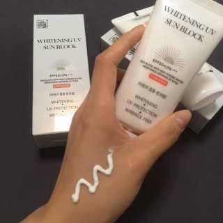 지고트 화이트닝 유브이 썬블럭 크림 70ml,1+1 — 3점을 준 리뷰어가 2019년 8월 올린 사용 사진