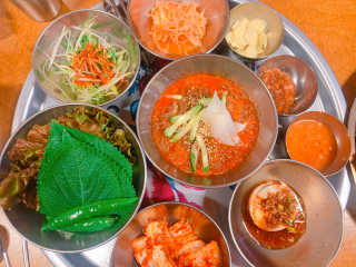[동네맛집족발] 4개 족발 중 택1 — 5점을 준 리뷰어가 2019년 12월 올린 사용 사진
