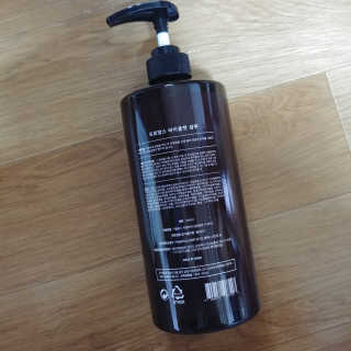 프로방스 바이올렛 퍼퓸 샴푸 1000ml 업그레이드 — 4.5점을 준 리뷰어가 2019년 6월 올린 사용 사진