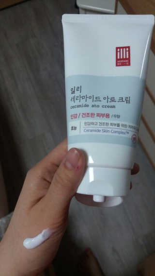 일리윤 세라마이드 아토 집중 크림 — 5점을 준 리뷰어가 2017년 6월 올린 사용 사진