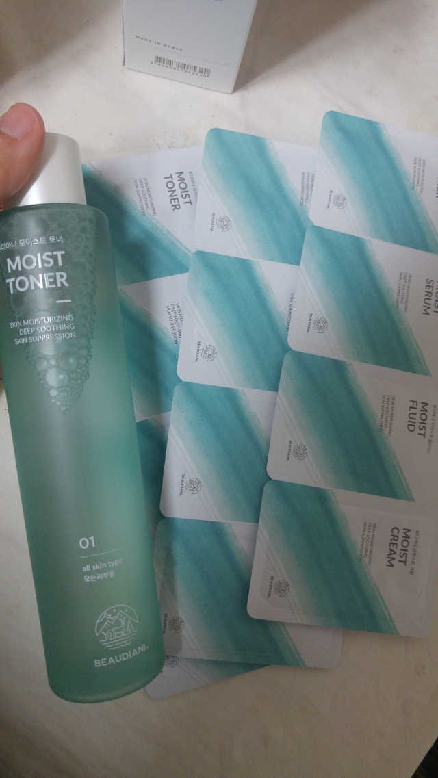 지친 내 피부를 위한 첫 수분 모이스트 01 토너 리뷰 사진
