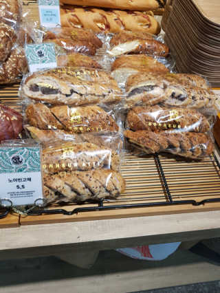 보네르아띠 부천점 [보네르아띠 부천상동점] 내맘대로 빵+아메리카노 2잔 — 5점을 준 리뷰어가 2018년 10월 올린 사용 사진