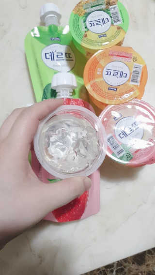 데르뜨 떠먹는 과일 3종, 짜먹는 과일 2종 총 10개 체험 — 5점을 준 리뷰어가 2020년 3월 올린 사용 사진