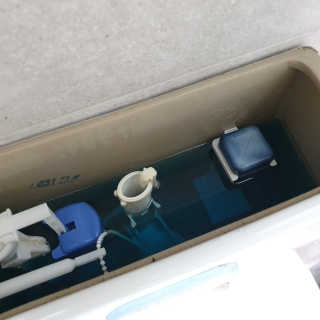 [에코후레쉬] 자동변기세정제 — 5점을 준 리뷰어가 2019년 5월 올린 사용 사진