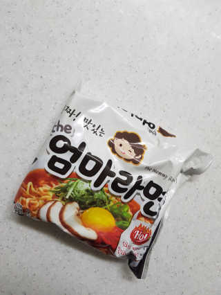 라면 그대로가 제일 맛있는 더엄마라면 — 5점을 준 리뷰어가 2019년 7월 올린 사용 사진