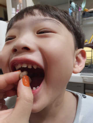 비타맘 키즈플러스업 성장기 어린이 멀티비타민미네랄 120정 — 3.5점을 준 리뷰어가 2020년 2월 올린 사용 사진