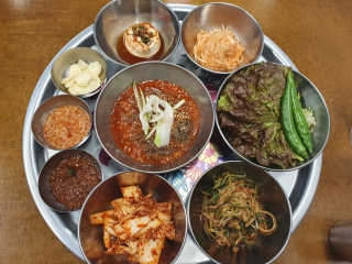 [동네맛집족발] 4개 족발 중 택1 — 5점을 준 리뷰어가 2019년 12월 올린 사용 사진