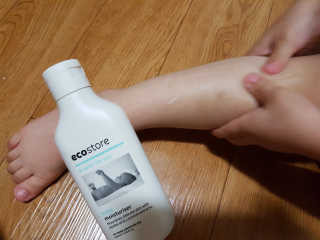 엘루스벤 에코스토어_베이비로션_200ml — 5점을 준 리뷰어가 2017년 6월 올린 사용 사진