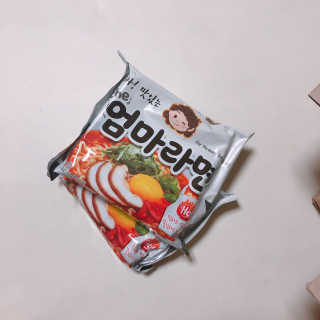 라면 그대로가 제일 맛있는 더엄마라면 — 5점을 준 리뷰어가 2019년 9월 올린 사용 사진