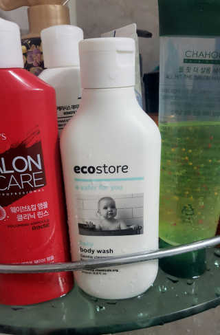 엘루스벤 에코스토어_베이비 바디워시_200ML — 5점을 준 리뷰어가 2017년 6월 올린 사용 사진