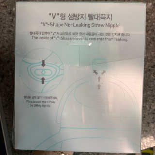 유비맘 트라이탄 코니빨대컵_컬러 랜덤 발송 — 5점을 준 리뷰어가 2020년 1월 올린 사용 사진