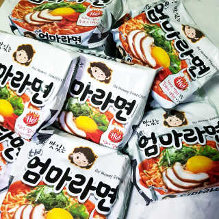 라면 그대로가 제일 맛있는 더엄마라면 — 5점을 준 리뷰어가 2019년 7월 올린 사용 사진