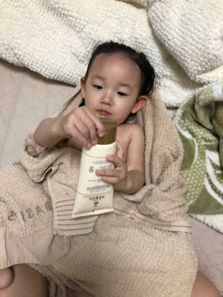 뷰티여우_아토클리닉 [아토클리닉] 아기들이 쓰는 보습, 진정 수딩젤 2개 — 4점을 준 리뷰어가 2019년 5월 올린 사용 사진