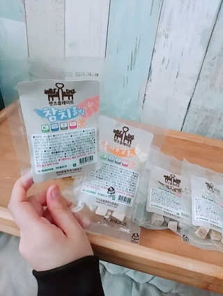 펫츠플레이트 동결건조간식 기호성 테스트 8종 — 4.67점을 준 리뷰어가 2018년 5월 올린 사용 사진