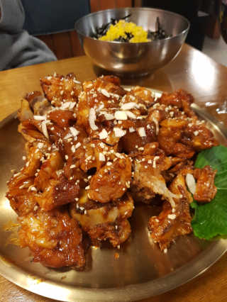 [동네맛집족발] 4개 족발 중 택1 — 5점을 준 리뷰어가 2019년 12월 올린 사용 사진