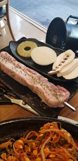 [화덕고깃간 마곡발산점] 화덕삼겹살2인분 — 5점을 준 리뷰어가 2019년 5월 올린 사용 사진