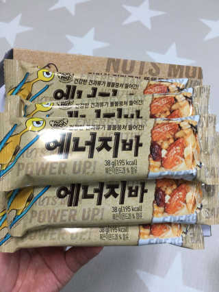 견과가 똘똘 뭉쳐들어간 넛츠몬 에너지바 1BOX 6개입 — 5점을 준 리뷰어가 2018년 1월 올린 사용 사진