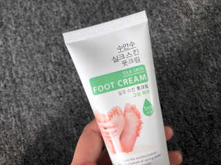 (주)에네스티 에네스티 수안수 실크스킨 풋크림 1+1 — 5점을 준 리뷰어가 2019년 11월 올린 사용 사진