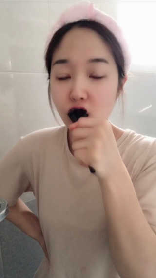 the naked object 디블랙팩치약 디블랙칫솔 세트 — 5점을 준 리뷰어가 2019년 1월 올린 사용 사진