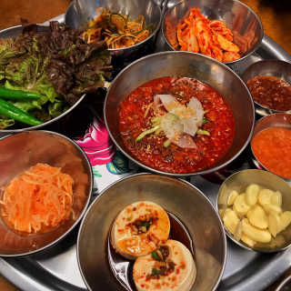 [동네맛집족발] 4개 족발 중 택1 — 5점을 준 리뷰어가 2019년 11월 올린 사용 사진