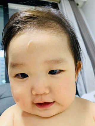뷰티여우_아토클리닉 [아토클리닉] 아기들이 쓰는 보습, 진정 수딩젤 2개 — 5점을 준 리뷰어가 2019년 7월 올린 사용 사진