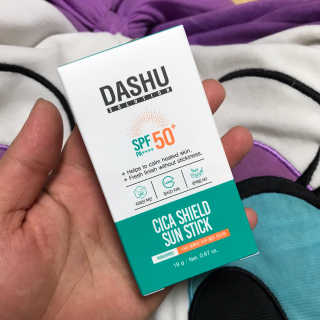 다슈코리아 다슈 솔루션 시카 쉴드 선스틱 — 2점을 준 리뷰어가 2020년 2월 올린 사용 사진