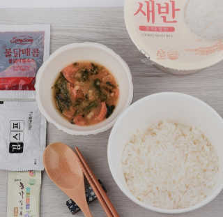 신송식품 신송 새반컵밥 4종 — 5점을 준 리뷰어가 2018년 6월 올린 사용 사진