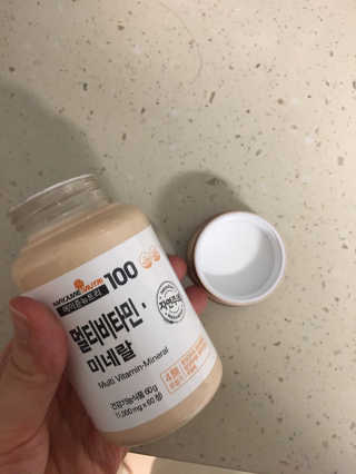 [메이준뉴트리] 멀티비타민and미네랄 1병, 1개월 분 — 5점을 준 리뷰어가 2020년 3월 올린 사용 사진
