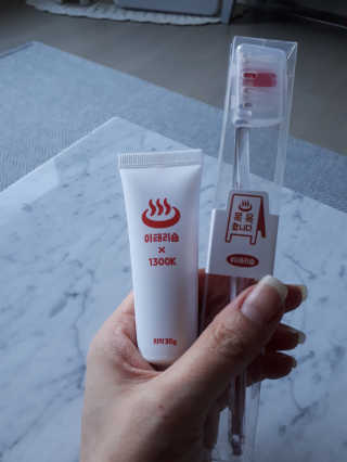 이태리숍 덴탈케어_치약 칫솔 — 5점을 준 리뷰어가 2018년 4월 올린 사용 사진