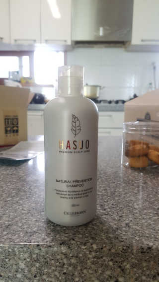 셀리본 하수오 내츄럴 프리벤션 탈모관리 샴푸 300ml — 5점을 준 리뷰어가 2019년 11월 올린 사용 사진