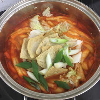 잠실맛집,홍코너떡볶이가우리집에[옛날맛,짜장맛옵션] — 5점을 준 리뷰어가 2019년 12월 올린 사용 사진