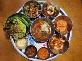 [동네맛집족발] 4개 족발 중 택1 — 5점을 준 리뷰어가 2020년 1월 올린 사용 사진