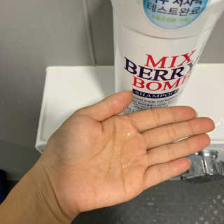 (주)에네스티 믹스베리 단백질 폭탄 샴푸 1000g — 4.5점을 준 리뷰어가 2019년 9월 올린 사용 사진